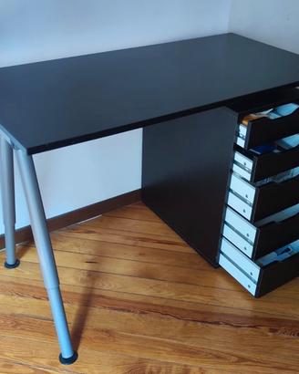 Scrivania ikea  120x60 con cassettiera