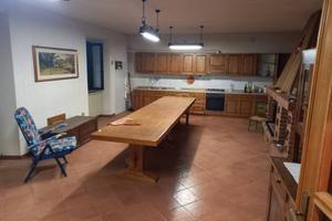 Rustico / Casale di 115 m² con 5 locali a Spoleto