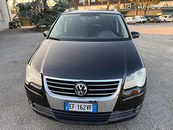 VOLKSWAGEN Touran 2.0TDI Highline senza nessun l