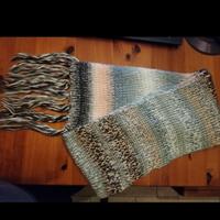 Sciarpa morbida, lunga con frange