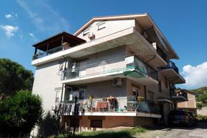 4 LOCALI A MENDICINO