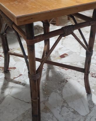 tavolo  poltroncina in vimini