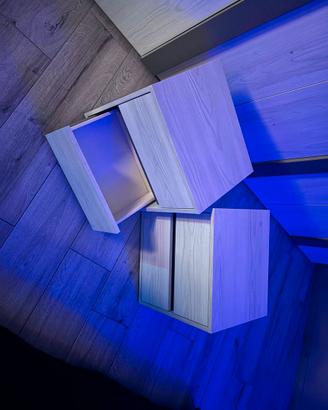 2 Comodini moderni in legno chiaro, nuovi.