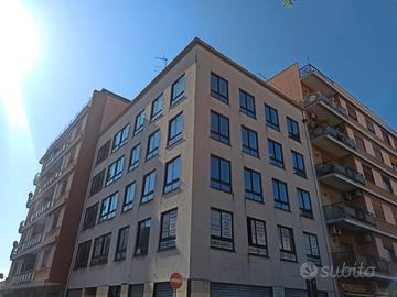 Via La Farina, ampia metratura in zona centro