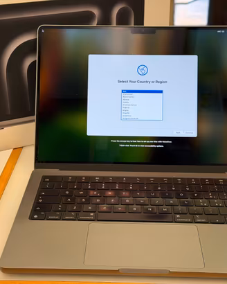 MacBook Pro 14” M3 16GB Ram /512GB SSD Grigio