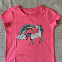 T-shirt rosa con unicorno