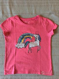 T-shirt rosa con unicorno