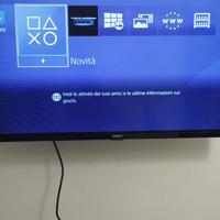 Disponibile play station 4 con manubrio e giochi.