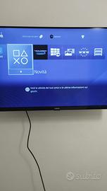 Disponibile play station 4 con manubrio e giochi.