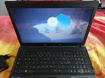 Computer portatile Asus slim  più omaggio Moto e13