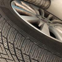 Cerchi in lega 17” con gomme invernali 225/45