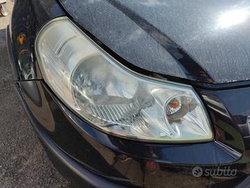 Proiettore destro FIAT SEDICI del 2010