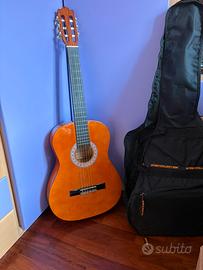 Chitarra classica con custodia