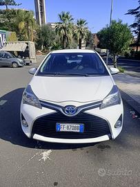 Toyota yaris ibrida