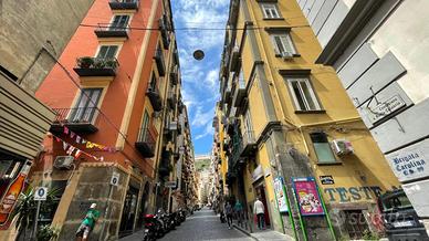 MONOLOCALE A NAPOLI