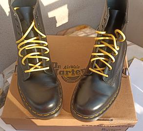 Dr. Martens Anfibi 1460 Neri T 42 Nuovi + Lacci