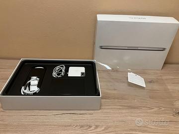 Scatola e Alimentatore per Mac Book (No computer)