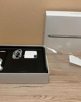 Scatola e Alimentatore per Mac Book (No computer)
