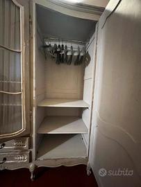 Armadio vintage in stile shabby chic - in legno