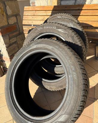 Pneumatici 4 stagioni Pirelli Runflat