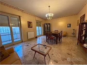 Via Mascalucia :spazioso appartamento arredato