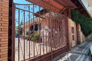 VILLA A SCHIERA A AFRAGOLA