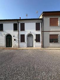 Casa indipendente di 70 m² con 4 locali e box auto