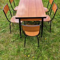 TAVOLO in FORMICA con 10 sedie