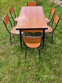 TAVOLO in FORMICA con 10 sedie