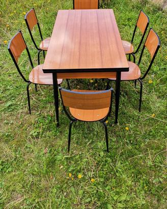 TAVOLO in FORMICA con 10 sedie