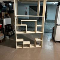 Scaffale in legno di abete