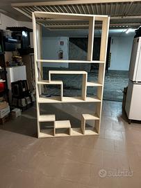 Scaffale in legno di abete