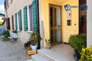APPARTAMENTO TRILOCALE IN CENTRO CON SCOPERTO ESCL