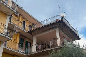 5 vani in zona centrale con terrazzo e posto auto