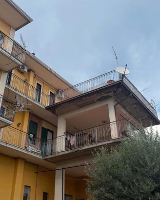 5 vani in zona centrale con terrazzo e posto auto