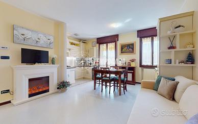 APPARTAMENTO CON BALCONE, CANTINA E GARAGE IN VIA