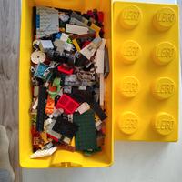 Lotto maxi di mattoncini Lego con scatola contenit