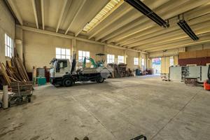 CAPANNONE A BARZANÒ