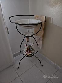 Lavabo con catino e brocca