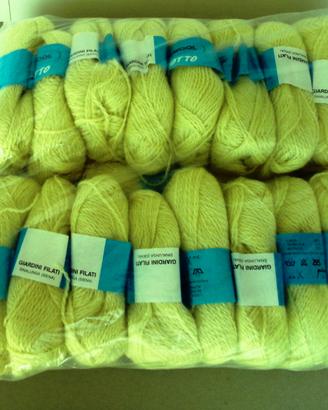 850 grammi di 15 % alpaca, 48 % lana, 37 % acrilic