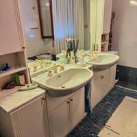 Mobile bagno con ripiano in marmo