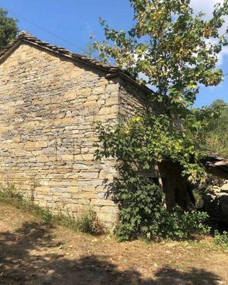 Rustico / Casale di 280 m² con 5 locali e box auto