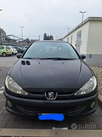 PEUGEUT 206