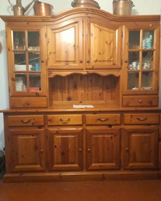 Arredamento taverna - tavolo, cassapanca,credenza