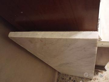 Lastra di marmo,precedentemente usata come mensola