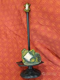 Portarotolo da cucina in ghisa con rana