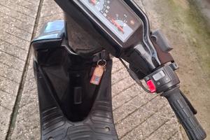 scooter 50cc anno 1992 con nuova imatricolazione.