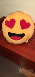 Cuscino grande morbidissimo Smile😍Nuovo 10 Euro
