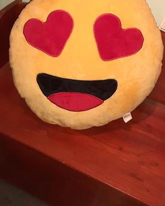 Cuscino grande morbidissimo Smile😍Nuovo 10 Euro