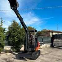 E155 Escavatore 24 q Hinowa VT2500 allargabile